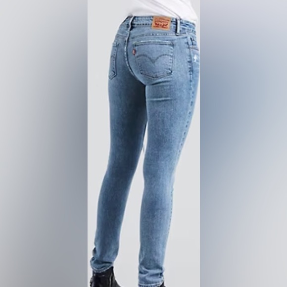 Levi’s 711 Light Wash Skinny Jeans - Picture 3 of 7